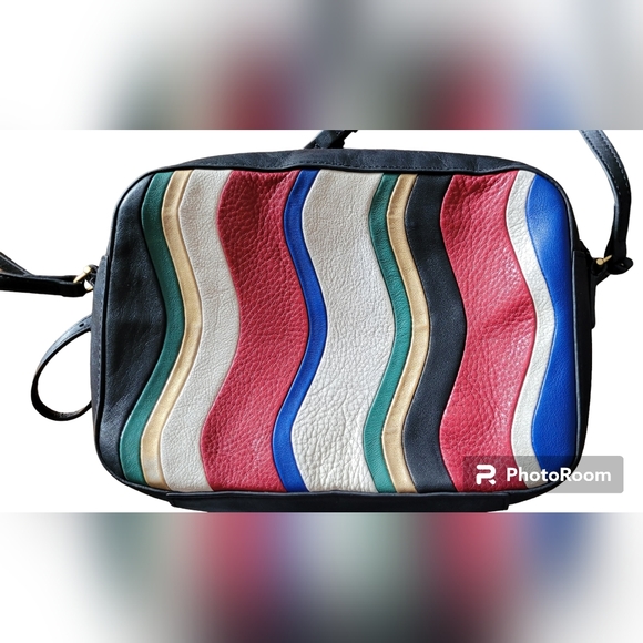 AUXIlARY camera style crossbody - Picture 2 of 5